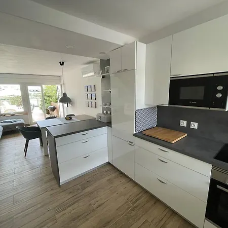 Appartement Renovee A 50 M De La Avec Clim Et Wifi - Fr-1-723-162 Agde